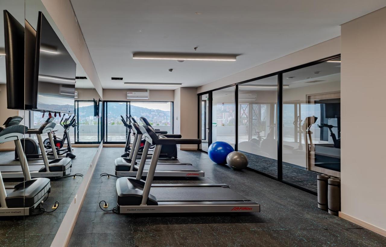 Hotel York Luxury Suites Medellin By Preferred Exteriör bild The gym at the hotel