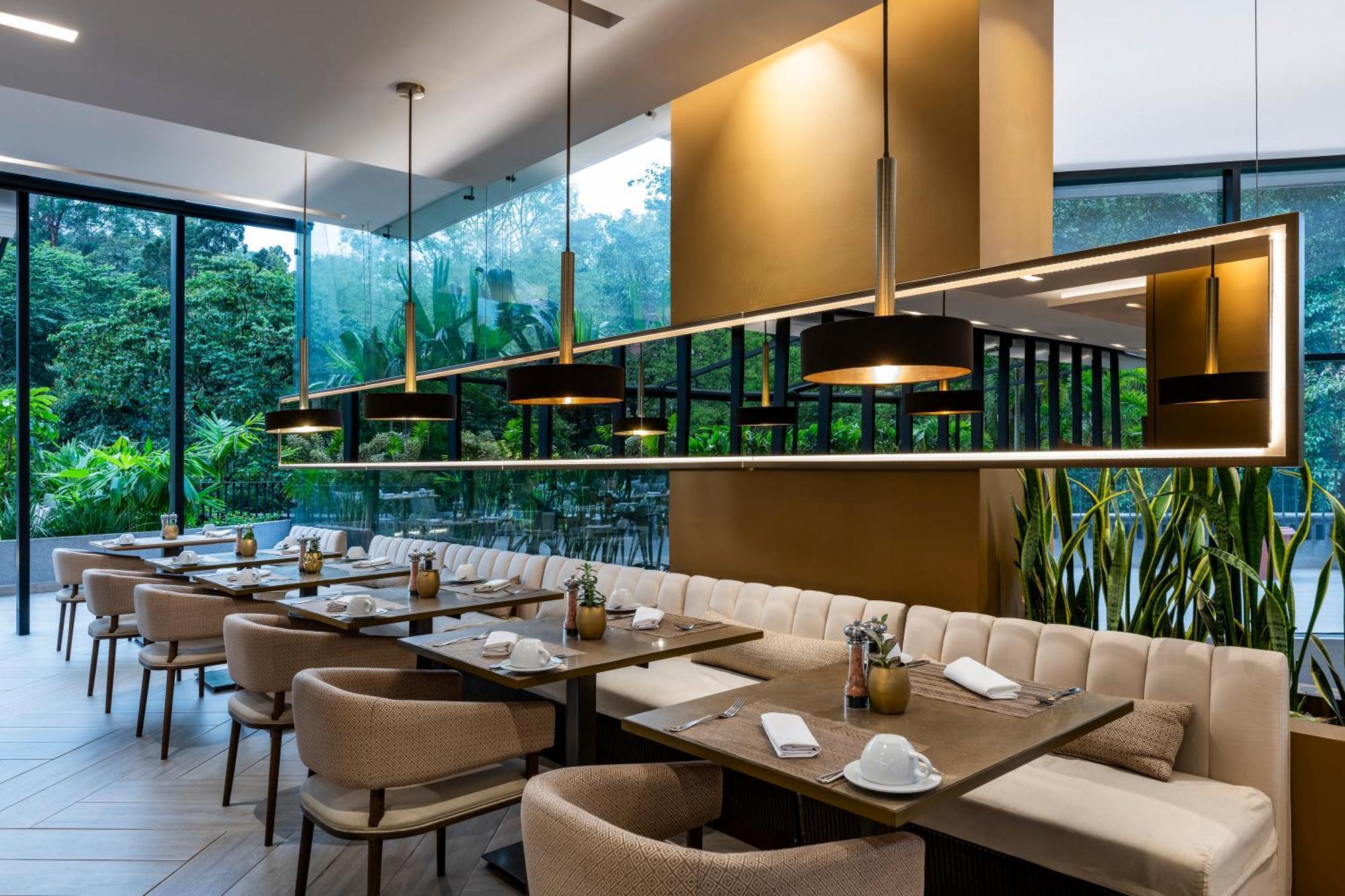 Hotel York Luxury Suites Medellin By Preferred Exteriör bild Restaurant
